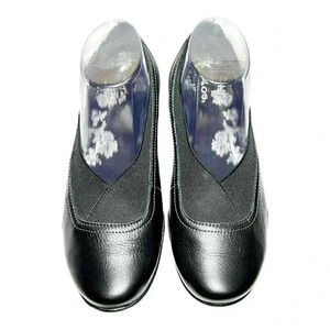 Taos Women’s Leather Slip-On Shoes Size 8 Preowned Great Condition Nice for Work